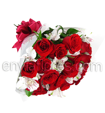 24 Rosas Rojas y 20 Alstroemerias Blancas en Celofán