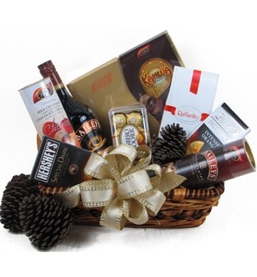 Canasta con Botella de Baileys y Chocolates