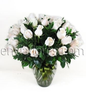 100 Rosas Blancas en Jarrón.