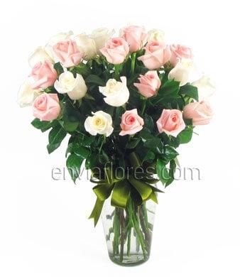 24 Rosas Rosas y Rosas Blancas en Jarrón