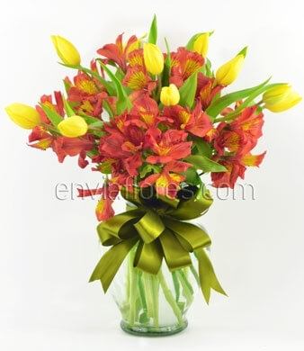 10 Tulipanes Amarillos y 10 Alstroemerias en Jarrón