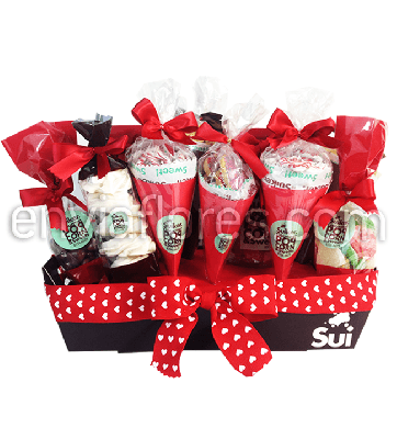 Canasta Mixta con Suiker Palomitas Gourmet, Galletas y Dulces.