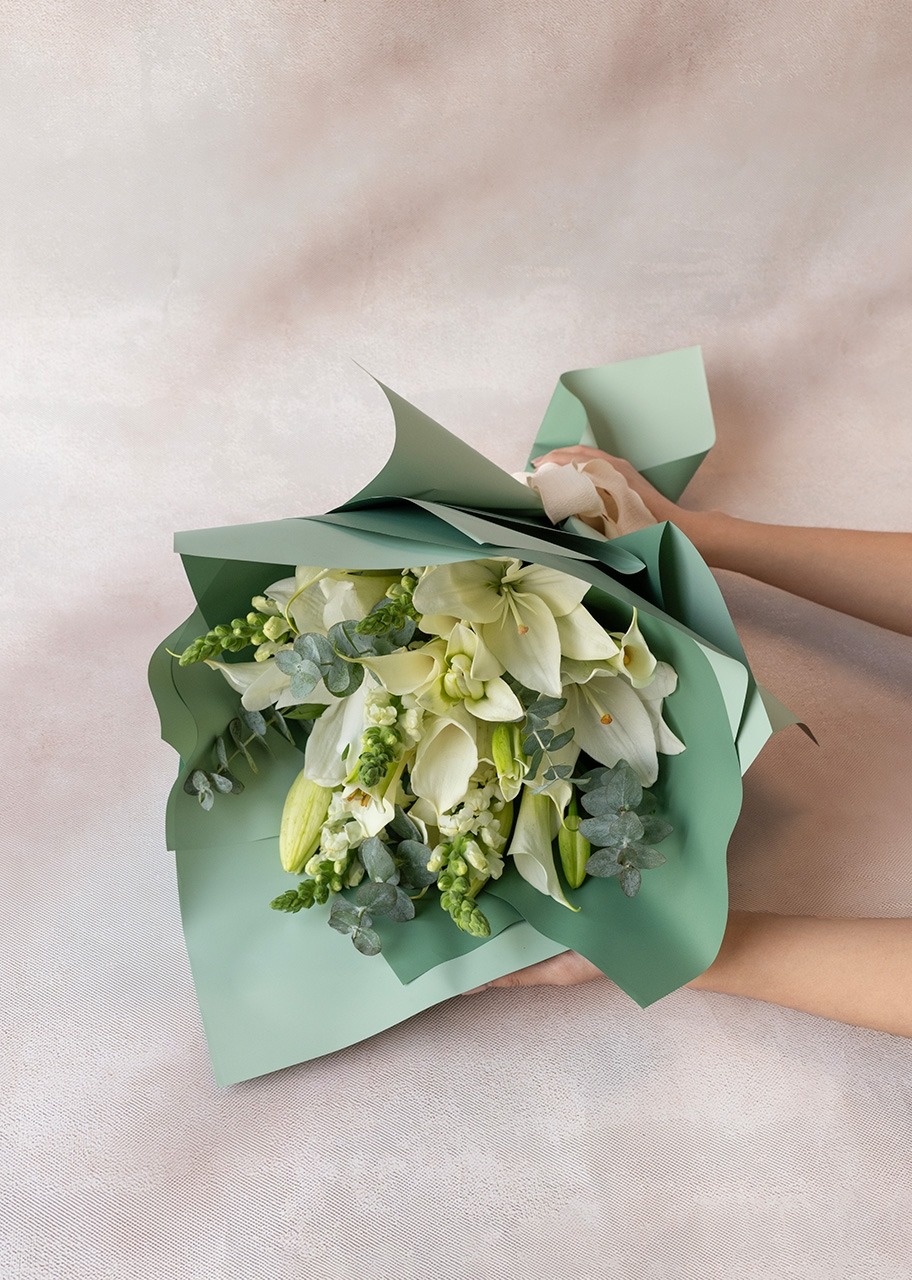 Imagen para 10 Alcatraces y Lilys en ramo - 2