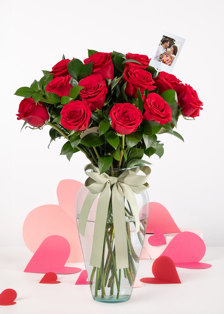 Imagen para 12 Rosas Rojas con Mini Foto - 1
