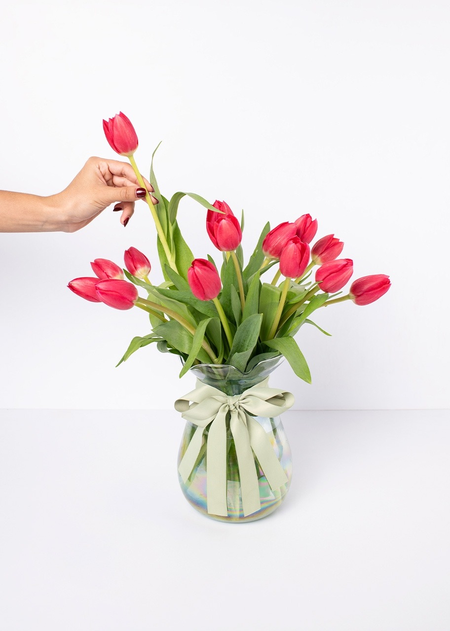 Imagen para 15 Tulipanes Rojos en Jarrón - 2