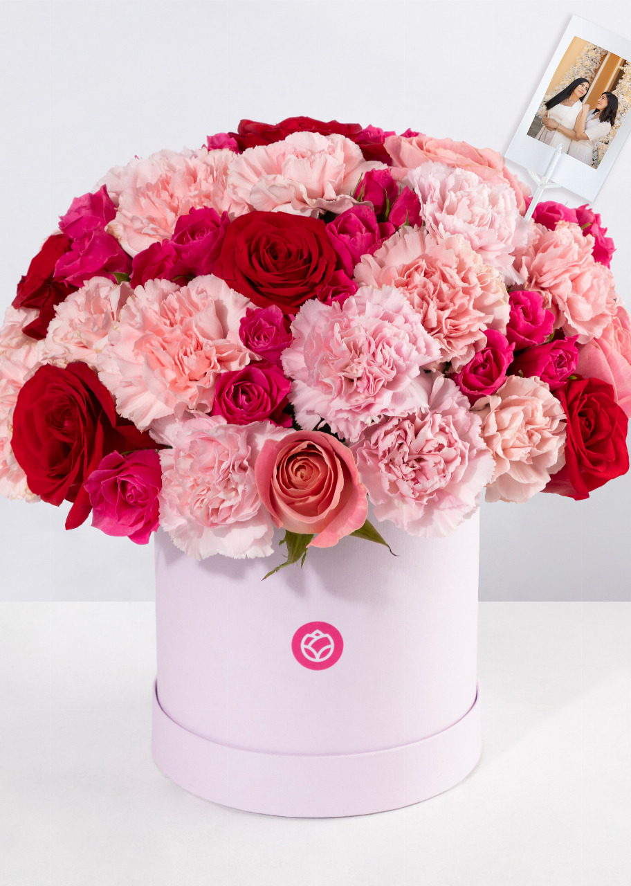 Imagen para Dulce emoción con Rosas y Claveles con Mini Foto - 1