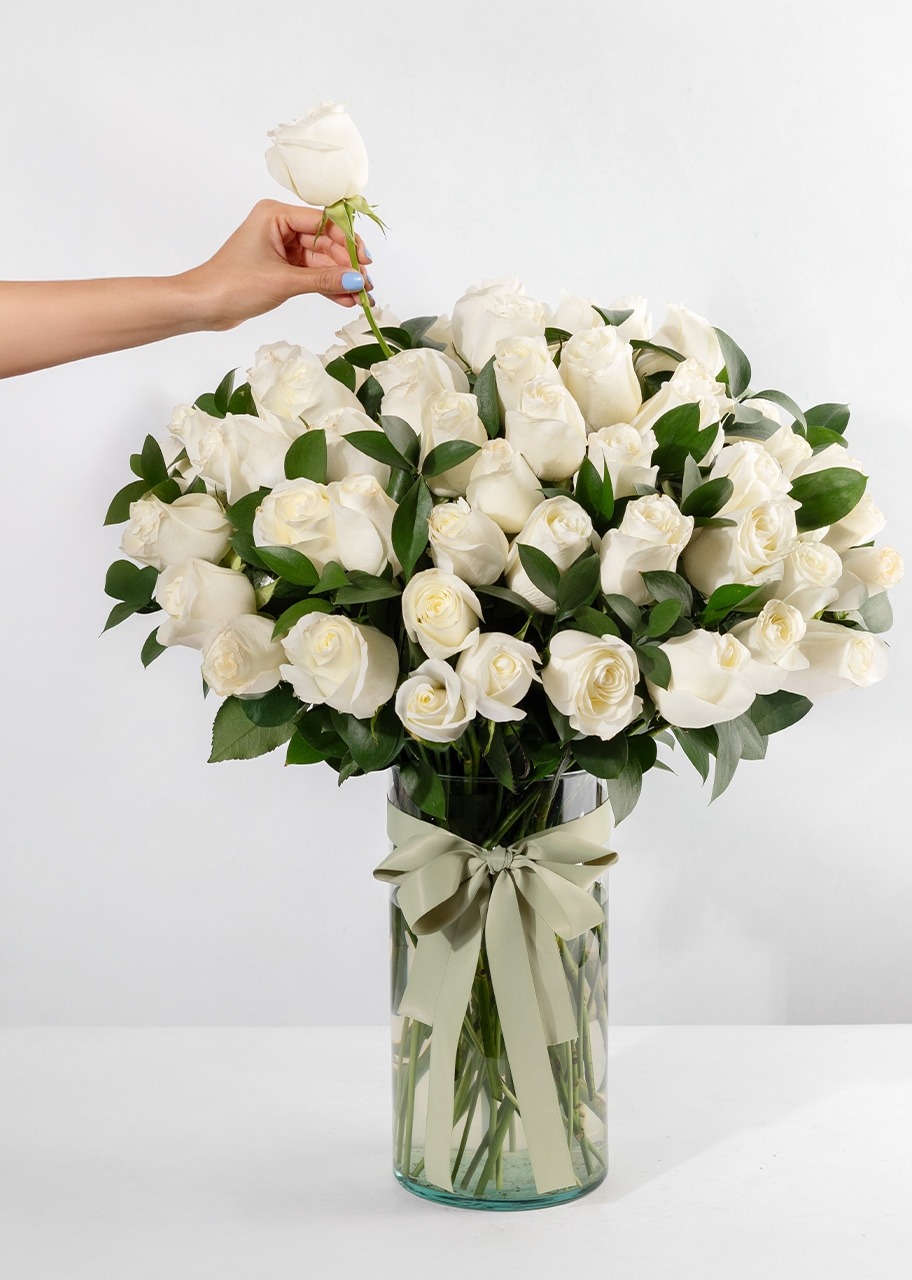 Imagen para 50 Rosas Blancas en jarrón - 2