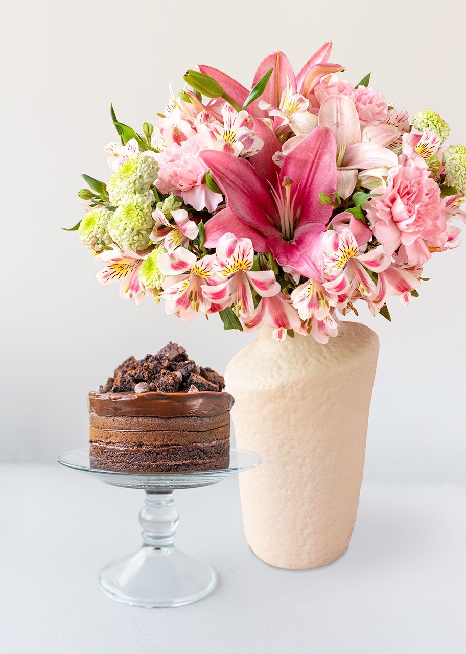 Pastel Chocolate Florence con Claveles y Lily rosa