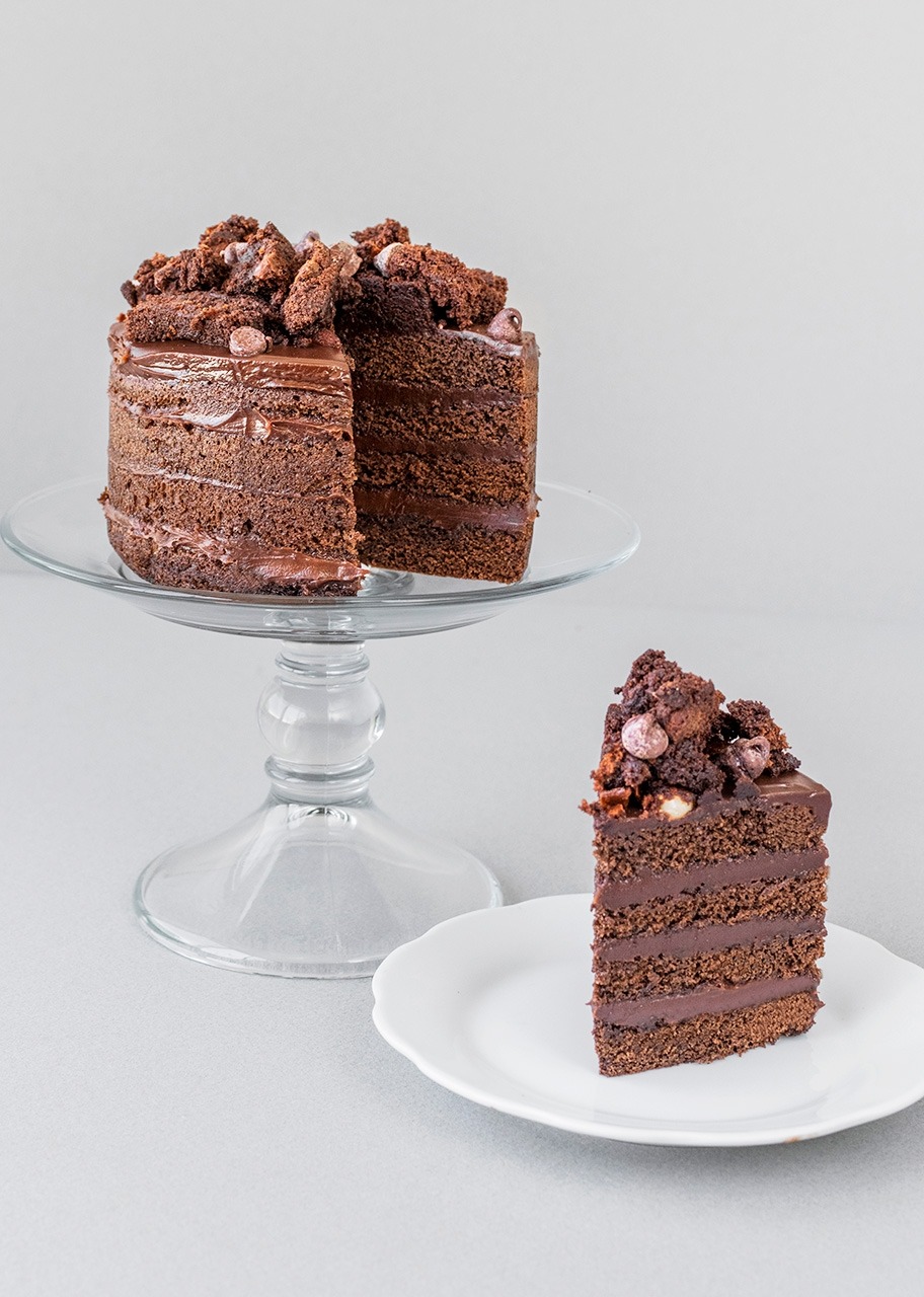 Pastel Chocolate Florence con Claveles y Lily rosa