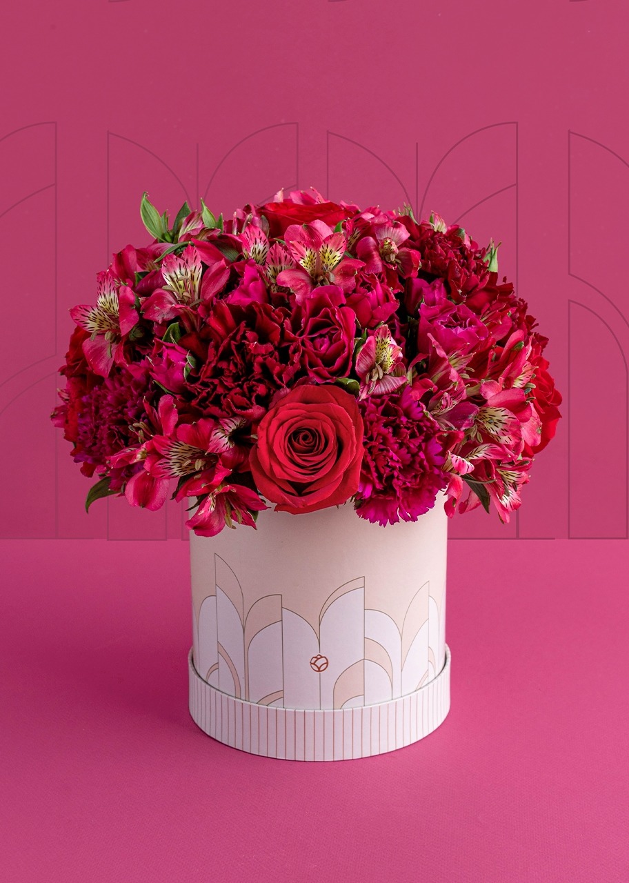 Imagen para 5 Rosas rojas con mini rosas en caja estampada - 1