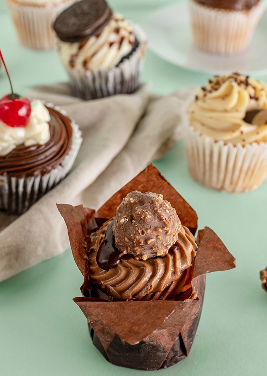 Imagen para 6 Pack Bollos Surtidos Magnolias con Globo Esfera ''Happy Birthday'' - 3