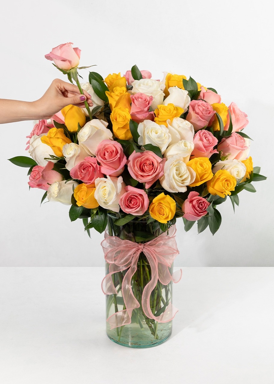 Imagen para Arreglo 50 Rosas Combinadas - 2