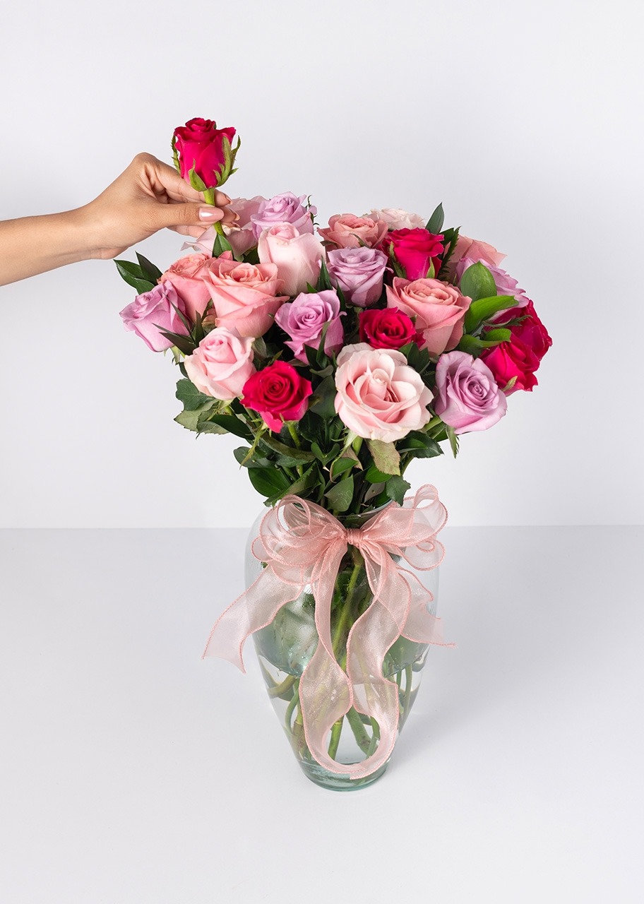 Imagen para Arreglo Romántico de 24 Rosas - 2