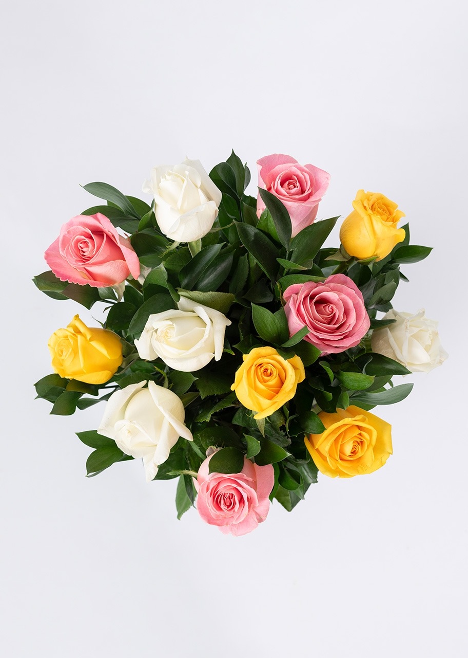 Imagen para Arreglo de 12 Rosas Combinadas - 3
