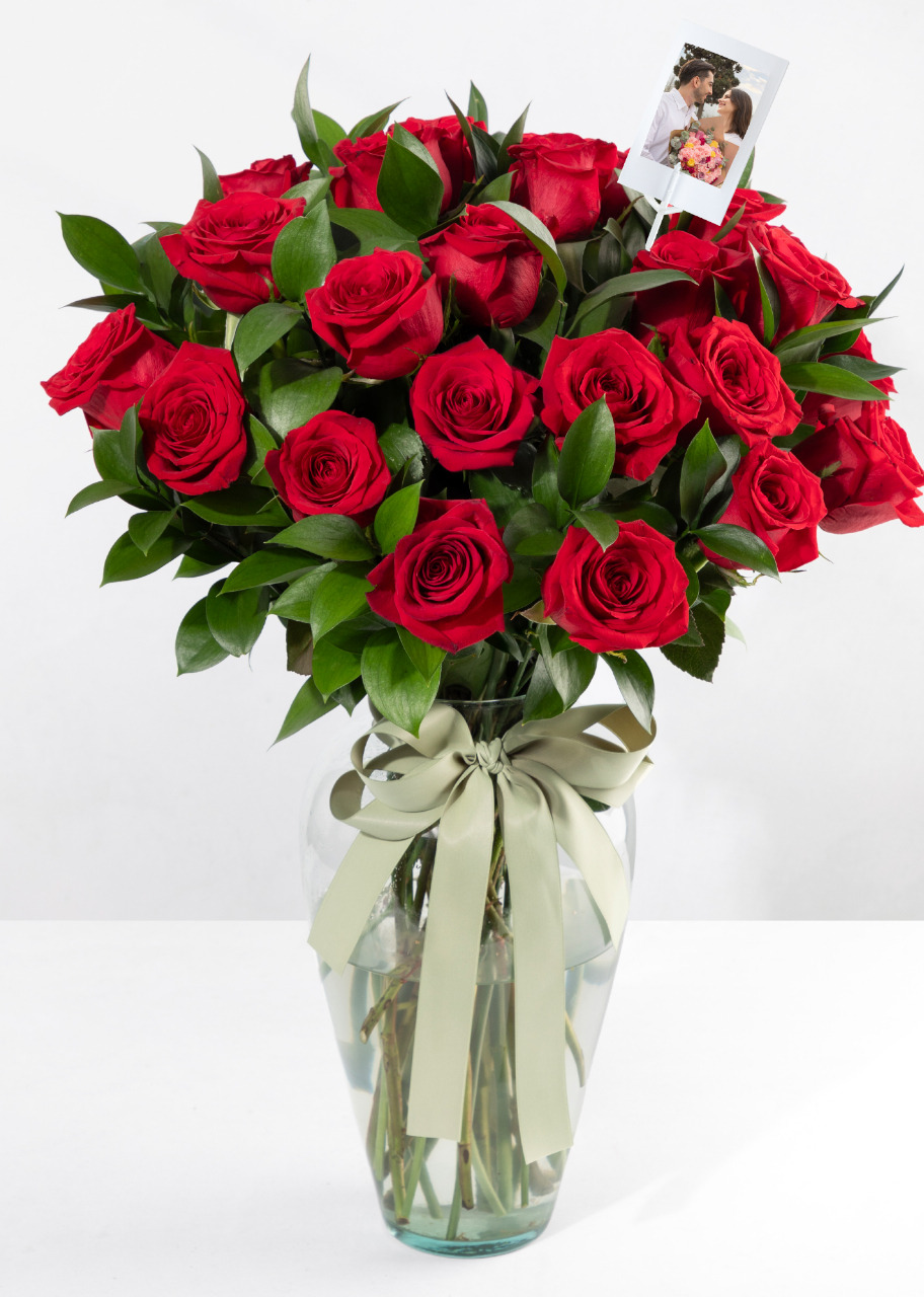 Imagen para Arreglo de 24 Rosas Rojas con Mini Foto - 1