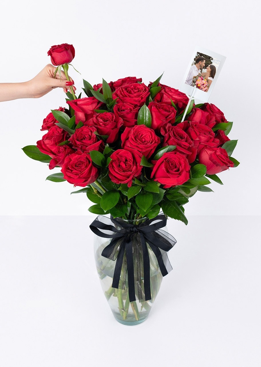 Imagen para Arreglo de 24 Rosas Rojas con Mini Foto - 4