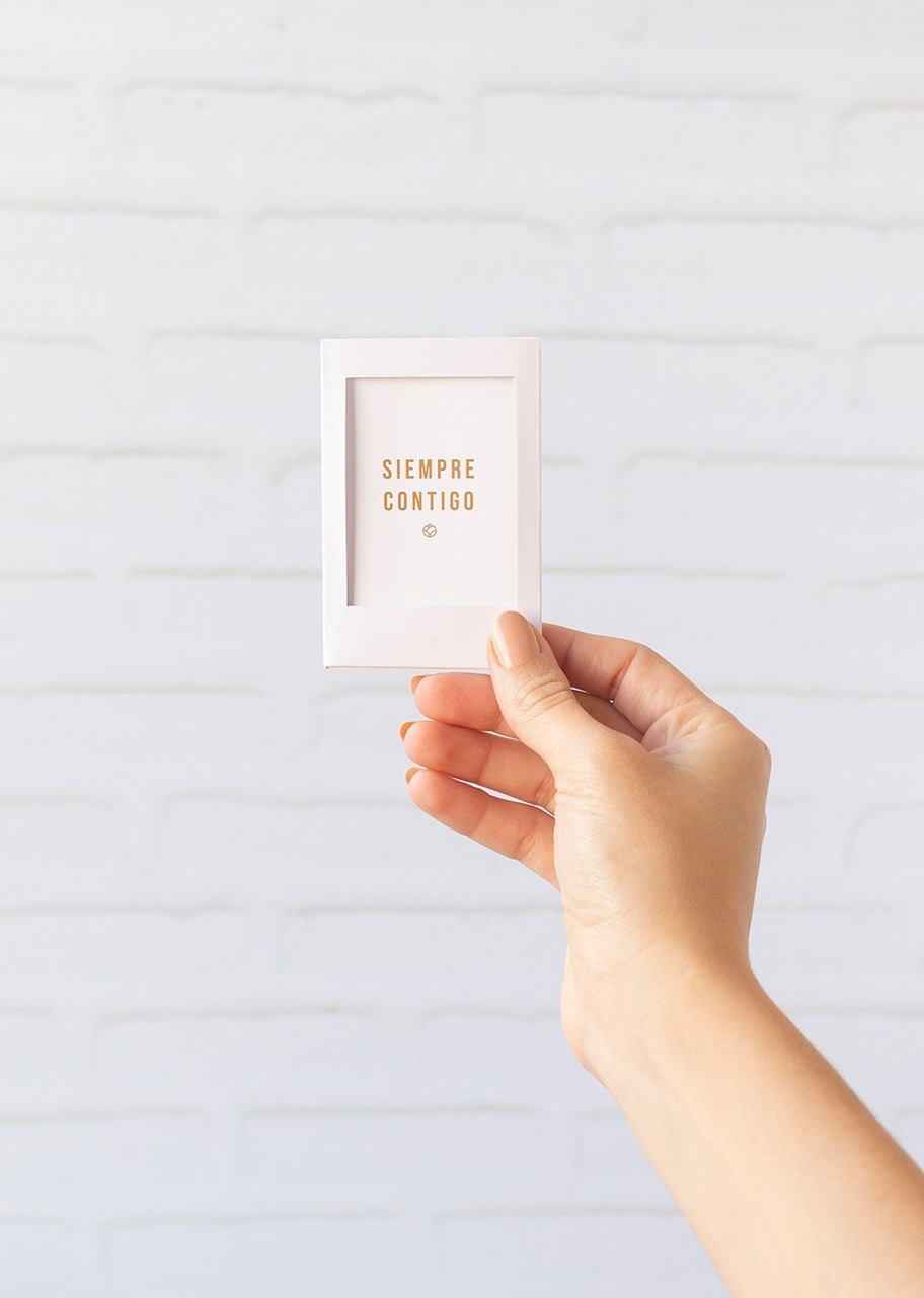 Imagen para Arreglo de 24 Rosas Rojas con Mini Foto - 2