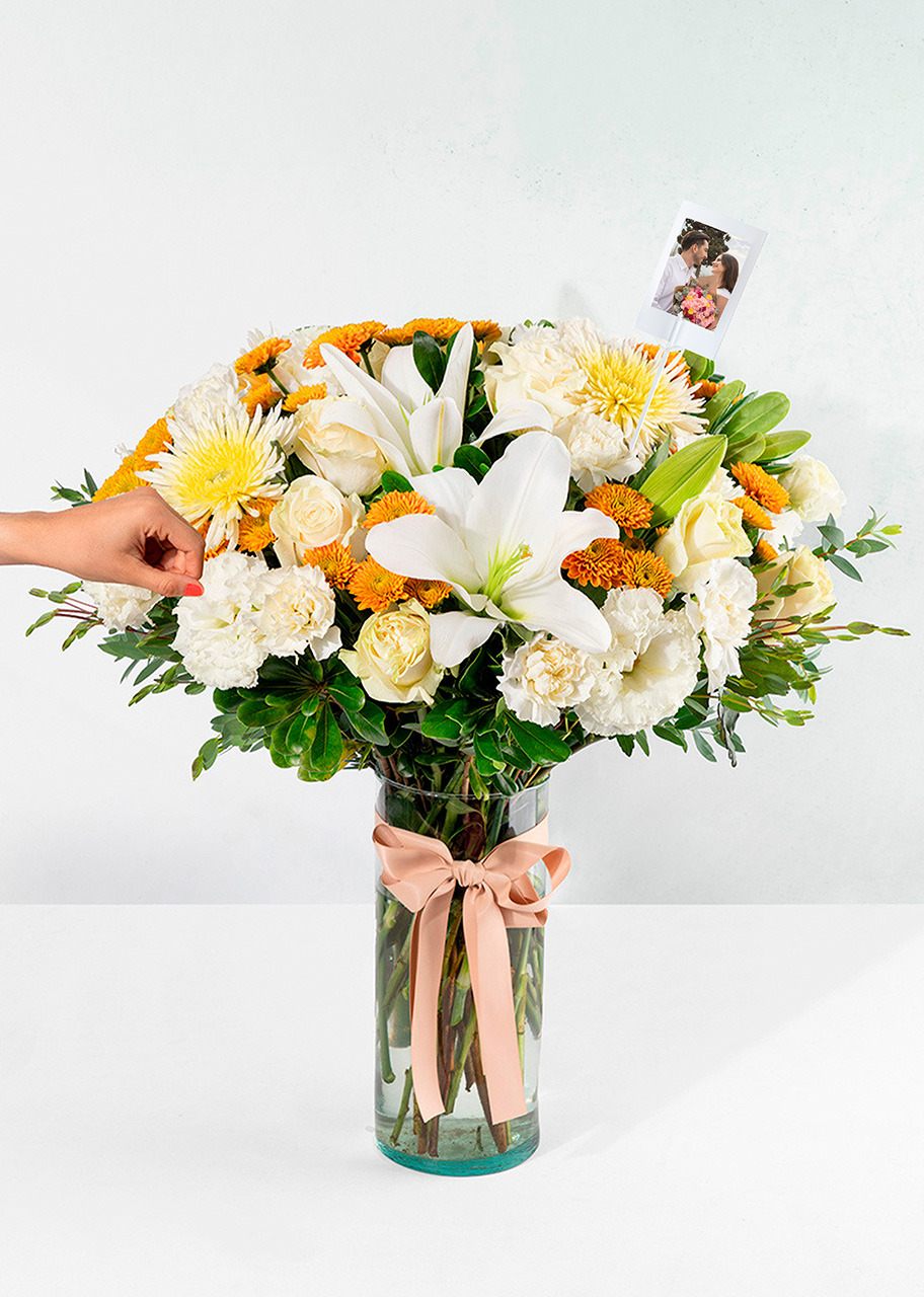 Imagen para Arreglo de Casablancas y Margaritas con Mini Foto - 2