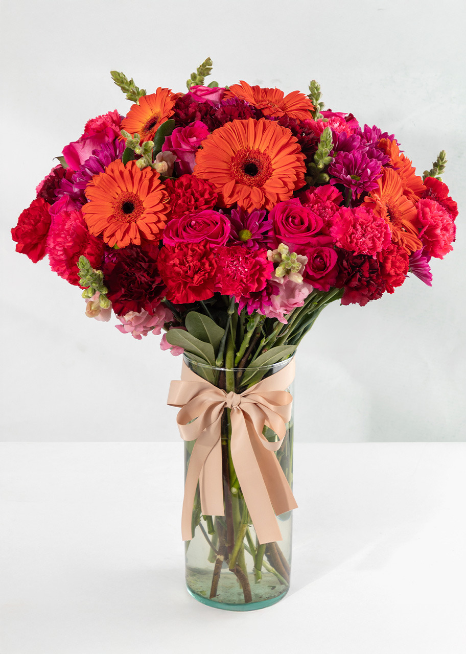 Imagen para Arreglo de Gerberas Rojas y Claveles - 1