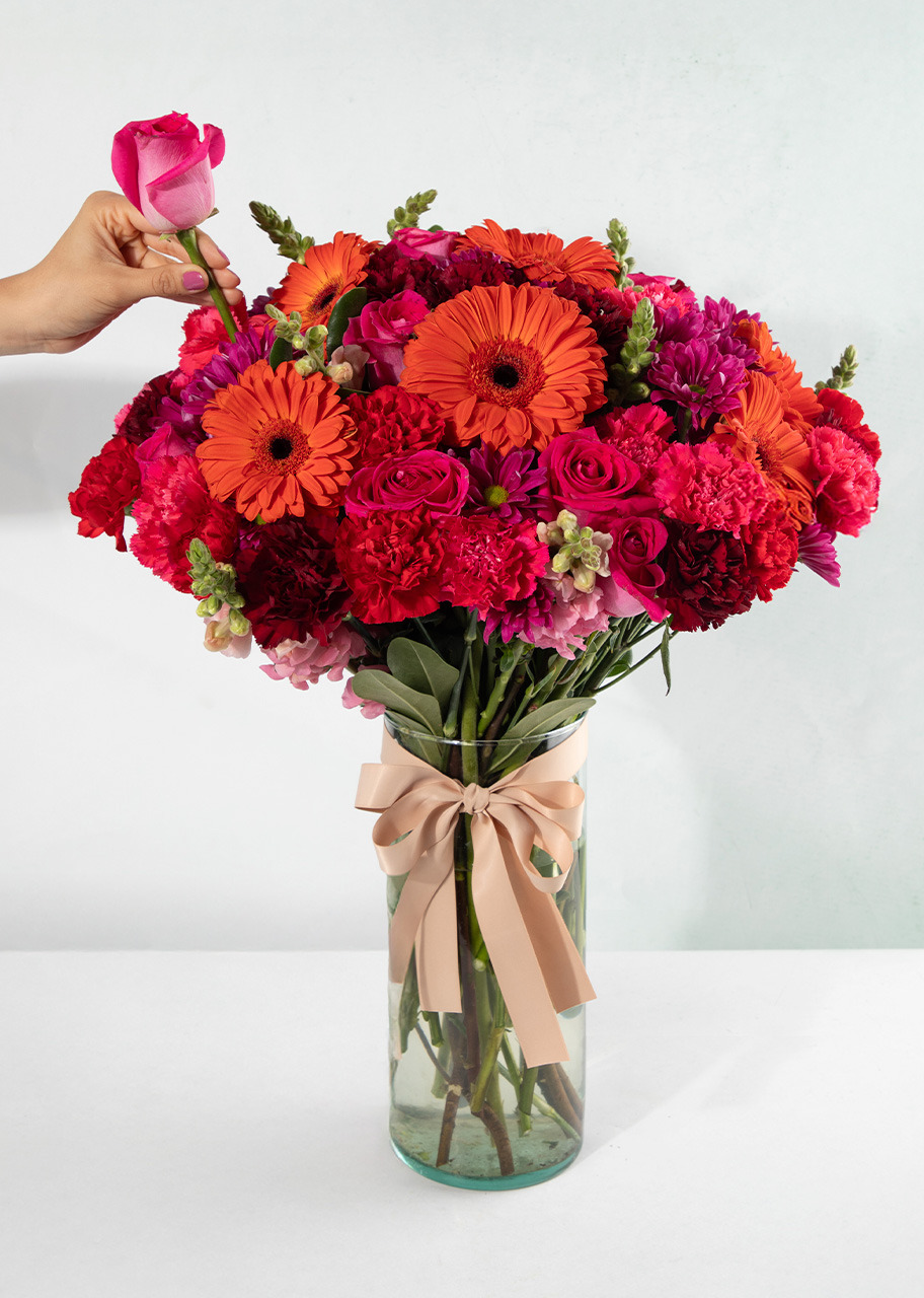 Imagen para Arreglo de Gerberas Rojas y Claveles - 4