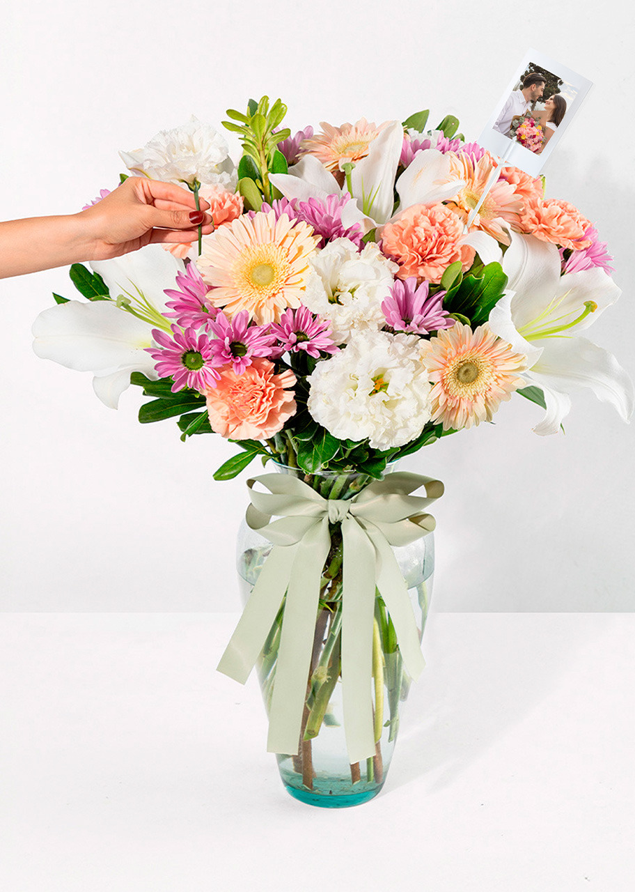 Imagen para Arreglo de Gerberas y Margaritas Lila con Mini Foto - 5