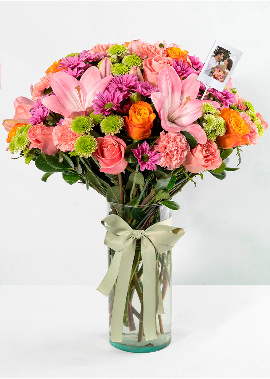 Imagen para Arreglo de Lilys Rosas y Margaritas con Mini Foto - 1