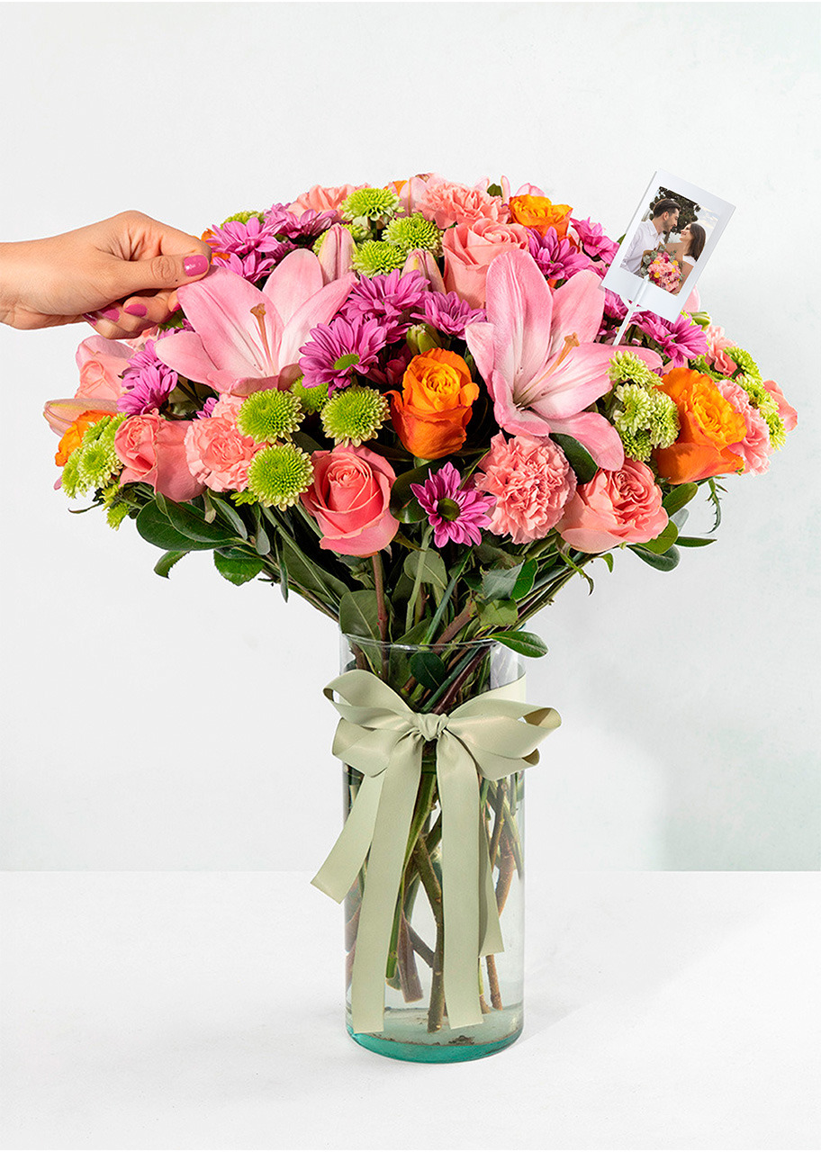 Imagen para Arreglo de Lilys Rosas y Margaritas con Mini Foto - 3