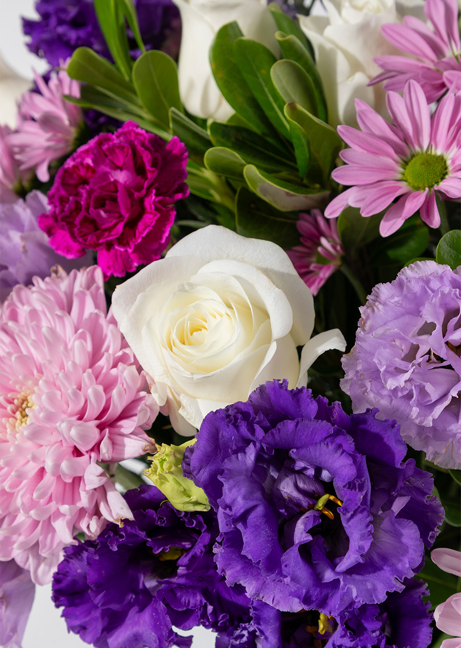 Imagen para Arreglo de Lisianthus Morado y Roxanas con Mini Foto - 3