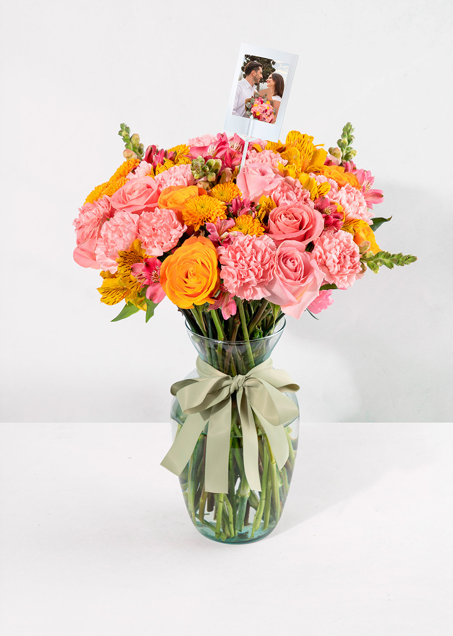 Imagen para Arreglo de Rosas Naranjas y Rosas con Mini Foto - 1