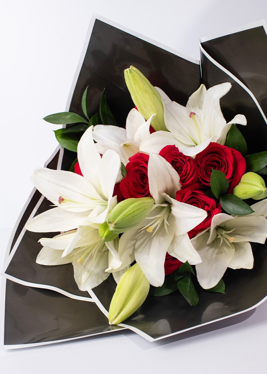 Imagen para Ramo de Rosas Rojas y Lilys - 2