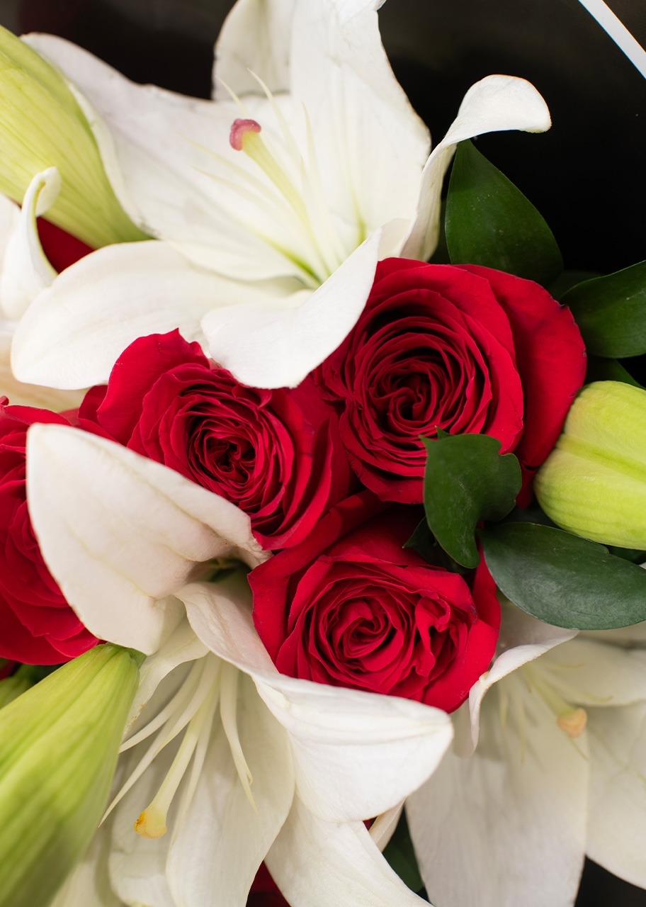 Imagen para Ramo de Rosas Rojas y Lilys - 4
