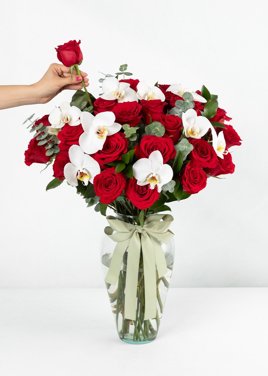 Imagen para Arreglo de Rosas Rojas y Orquídea - 2