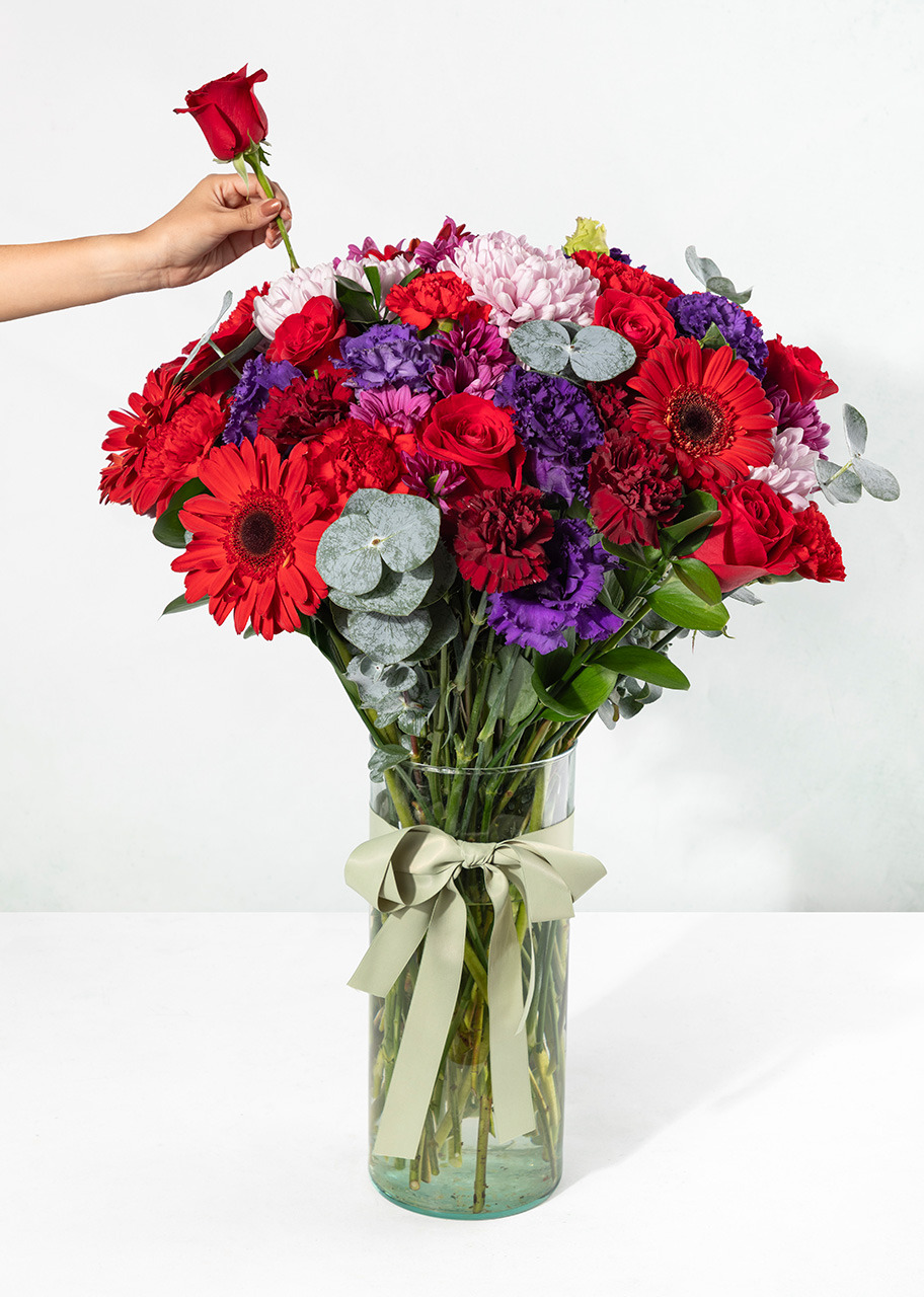 Imagen para Arreglo de Rosas Rojas y Gerberas - 2