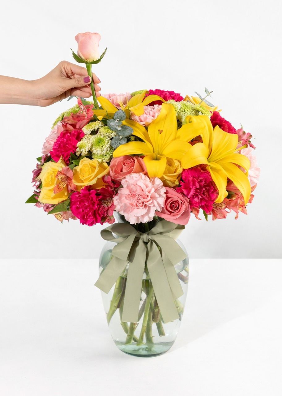 Imagen para Arreglo de Rosas y Lilys Amarillas - 2