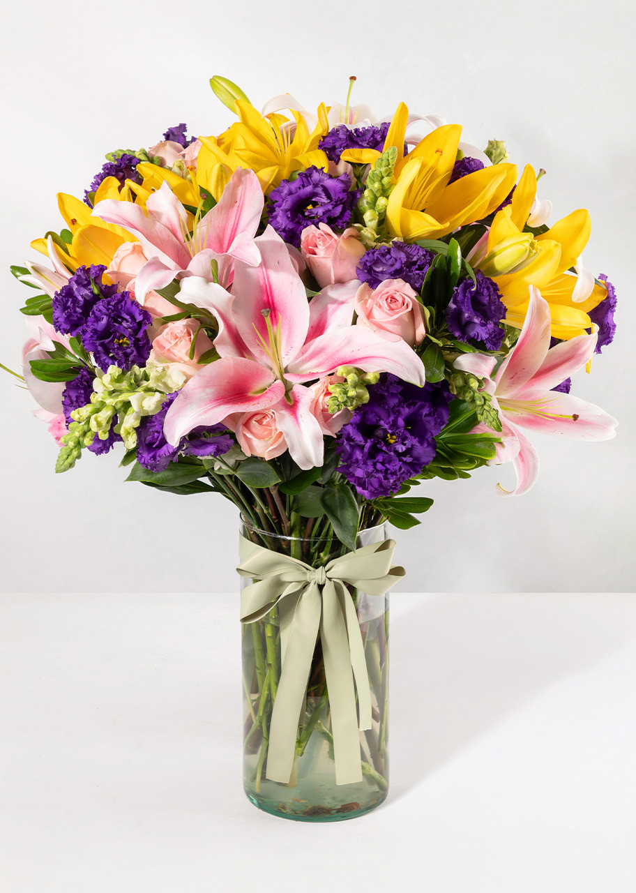 Imagen para Arreglo de Stargazers y Lilys amarillas - 1