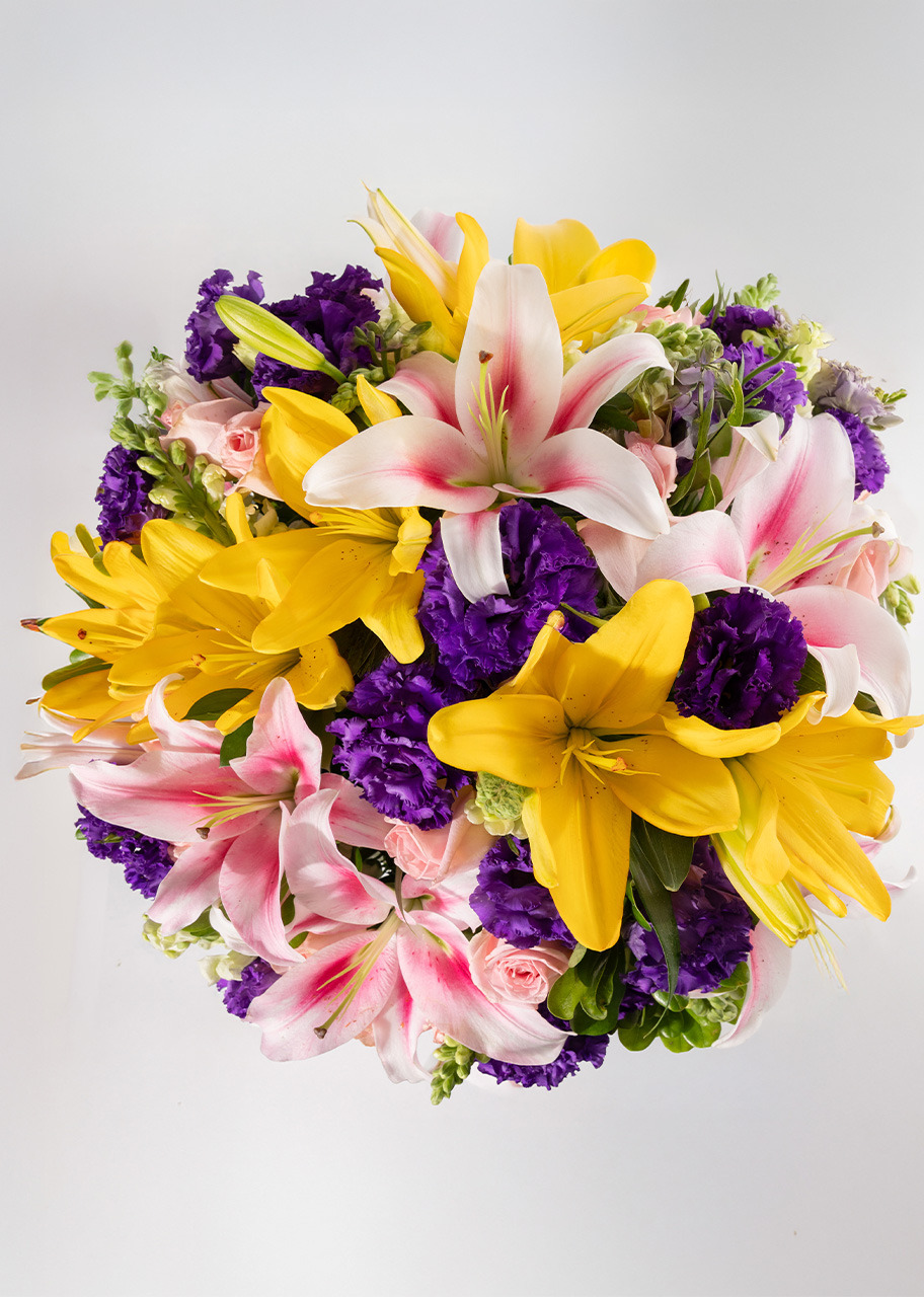 Imagen para Arreglo de Stargazers y Lilys amarillas con Mini Foto - 4