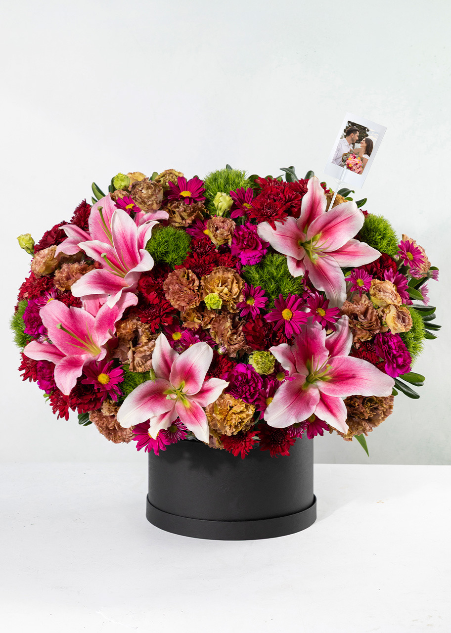 Imagen para Arreglo de Stargazers y Margaritas con Mini Foto - 1