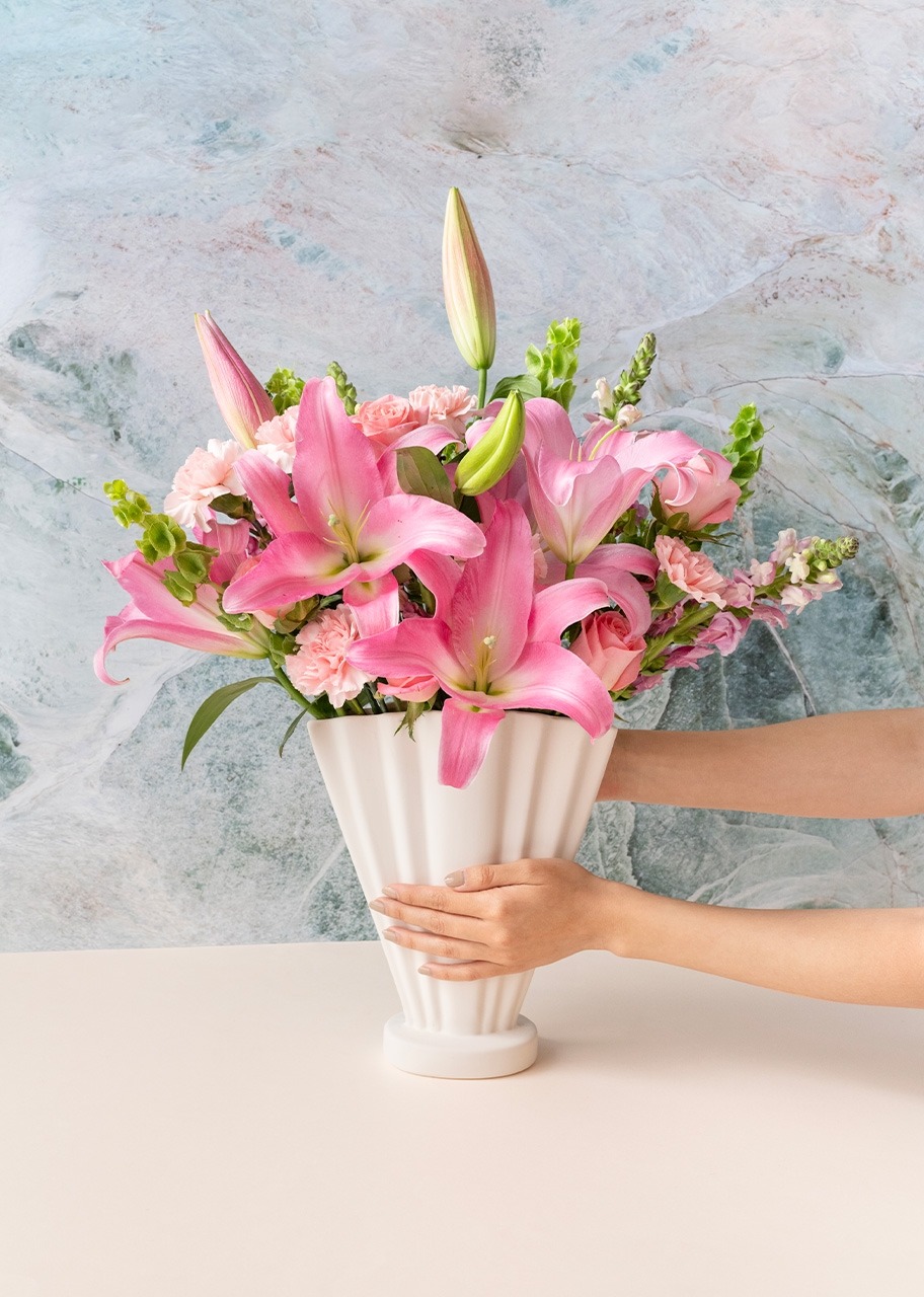 Imagen para Arreglo de Stargazers y Rosas Rosas - 2