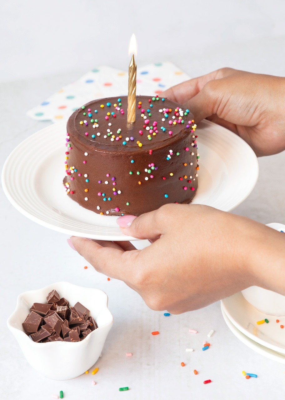 Imagen para Birthday Cake Chocolate Individual con Vino Beringer Personalizado - 2