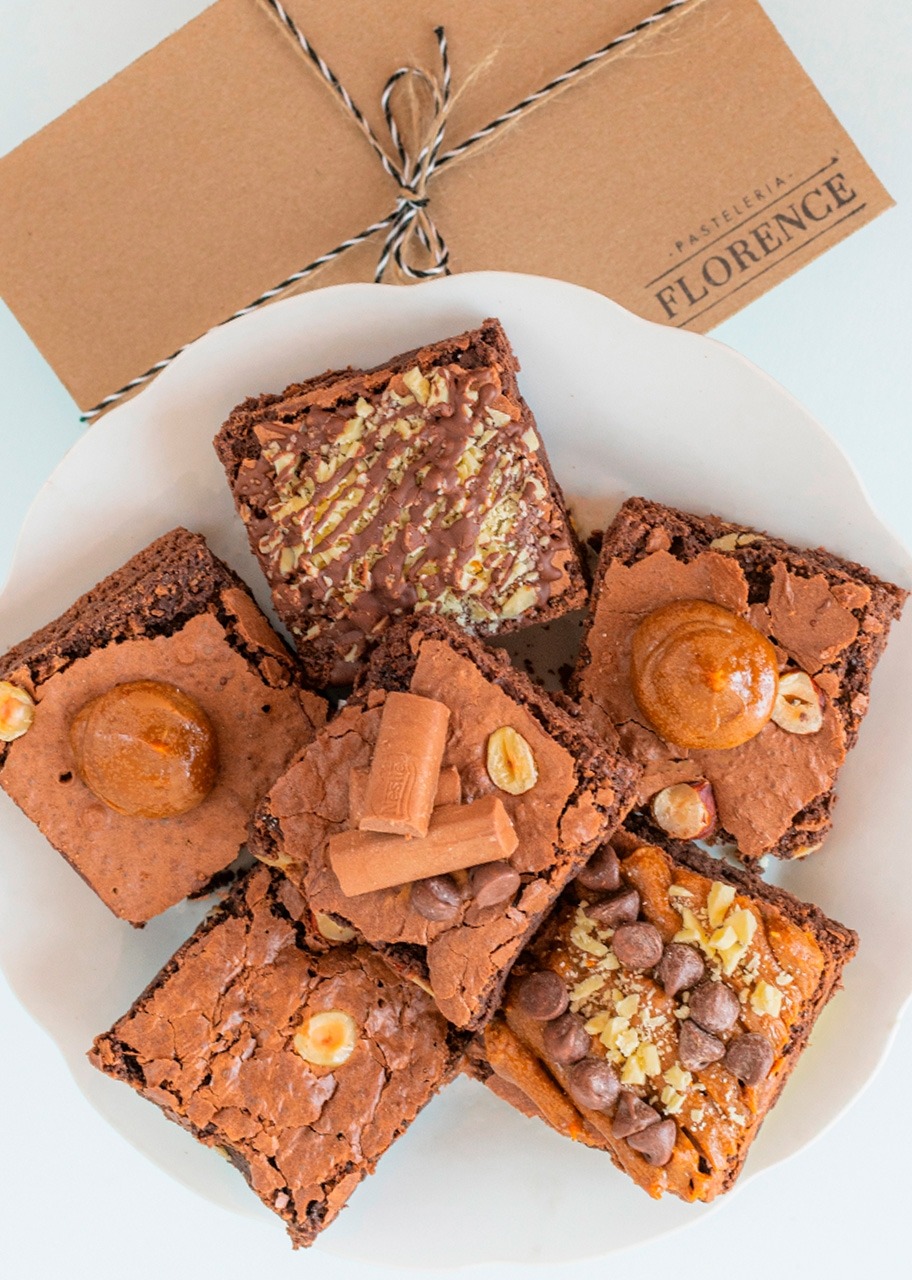 Imagen para Brownies Florence con Globo Esfera Magenta - 3