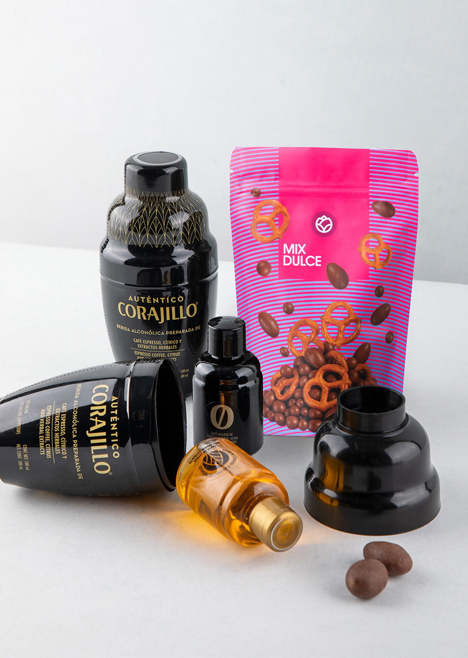 Imagen para Caja Personalizada Etiqueta con Duo Pack Auténtico Corajillo, Mix Dulce y Taza "Merry Christmas" - 4