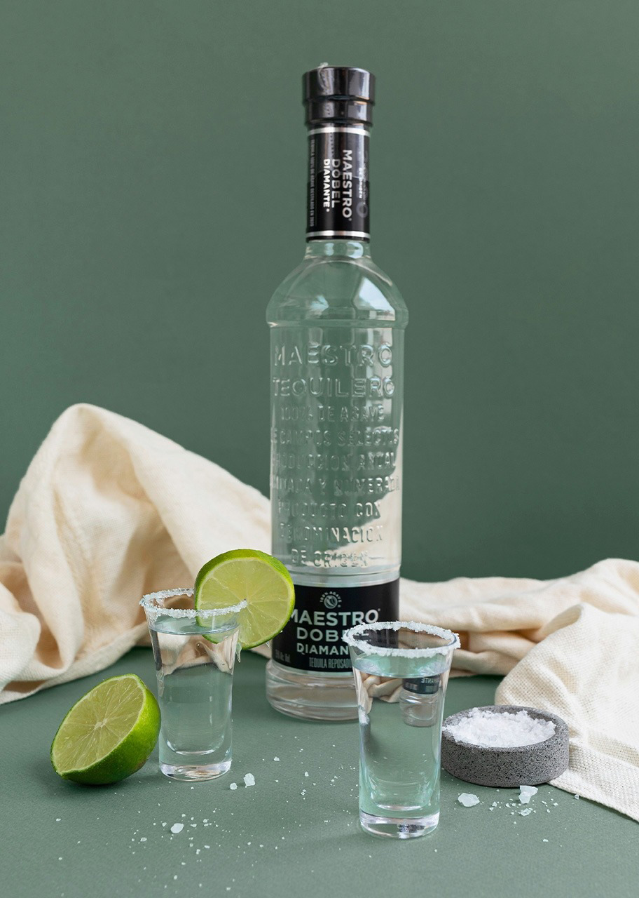 Imagen para Canasta Felices Fiestas con Maestro Dobel y Botanas - 3