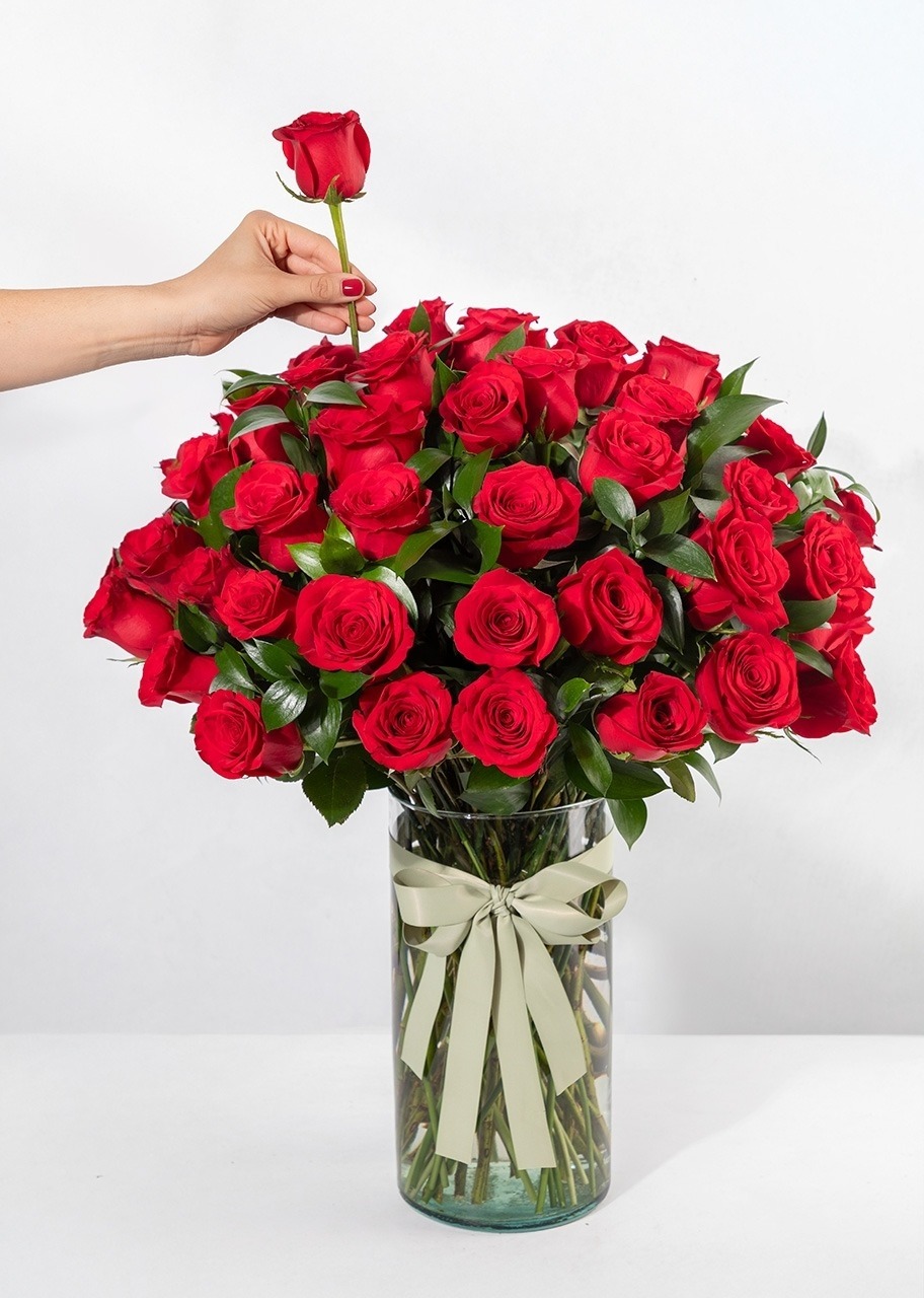 Imagen para Clásico Amor 50 rosas rojas con mini foto - 2