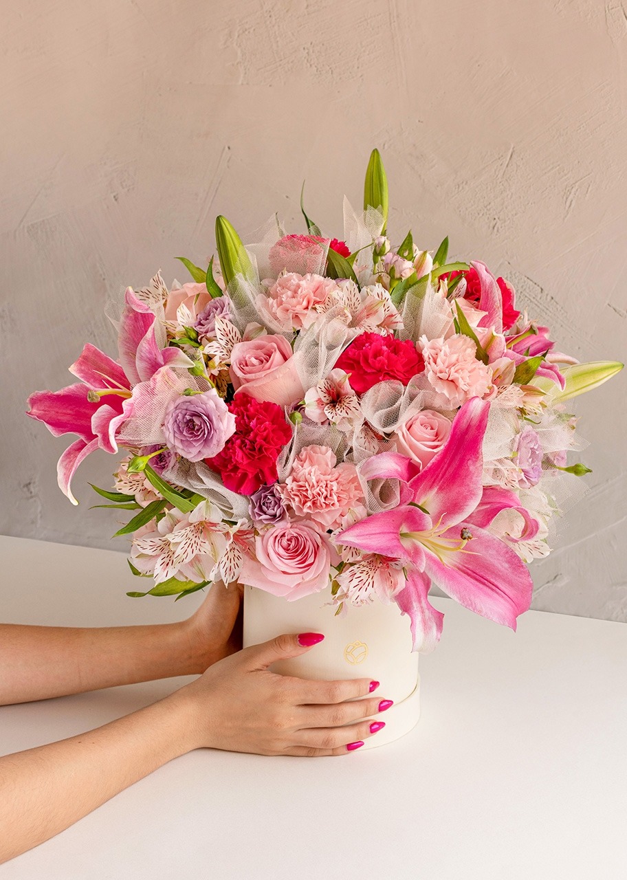 Imagen para Arreglo de Stargazers y Rosas - 2