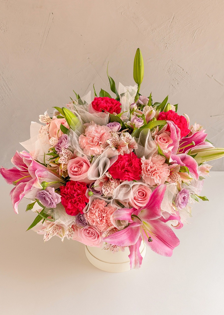 Imagen para Arreglo de Stargazers y Rosas - 3