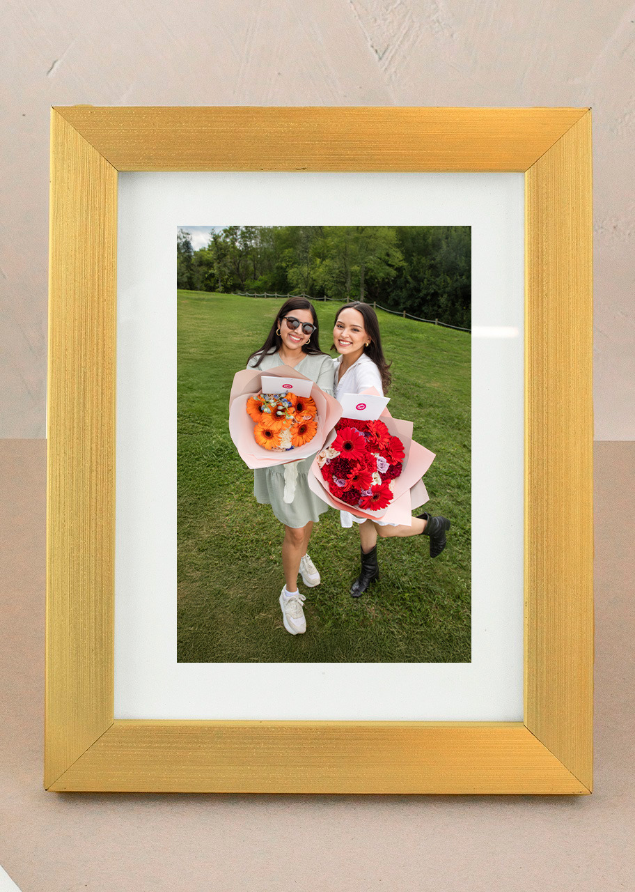 Imagen para Foto Personalizada en Marco Dorado - 2