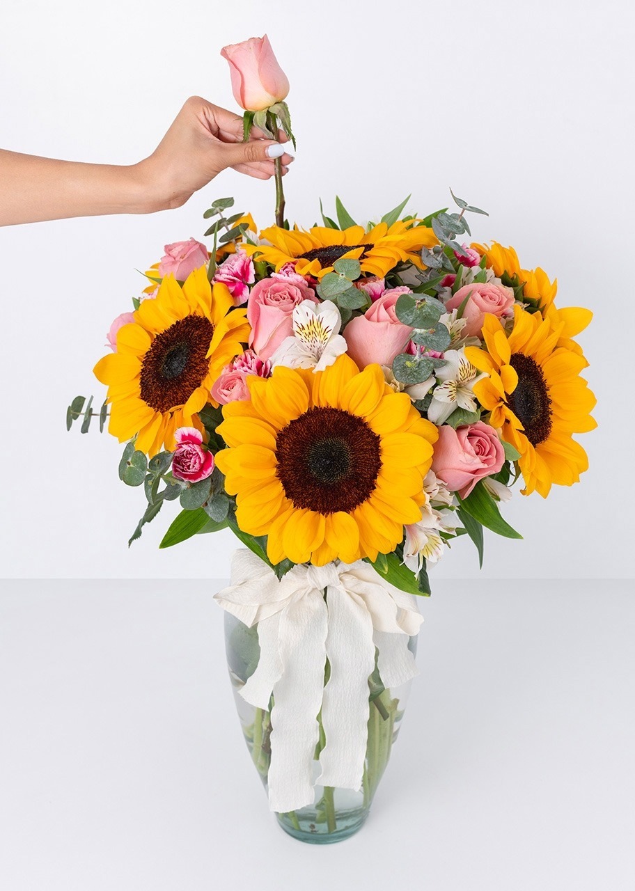 Imagen para Girasoles y Rosas con Globo "Cuanto Te Quiero" - 3