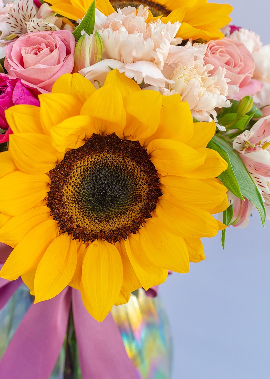 Imagen para Girasoles y mini rosa rosa en jarrón tornasol - 3