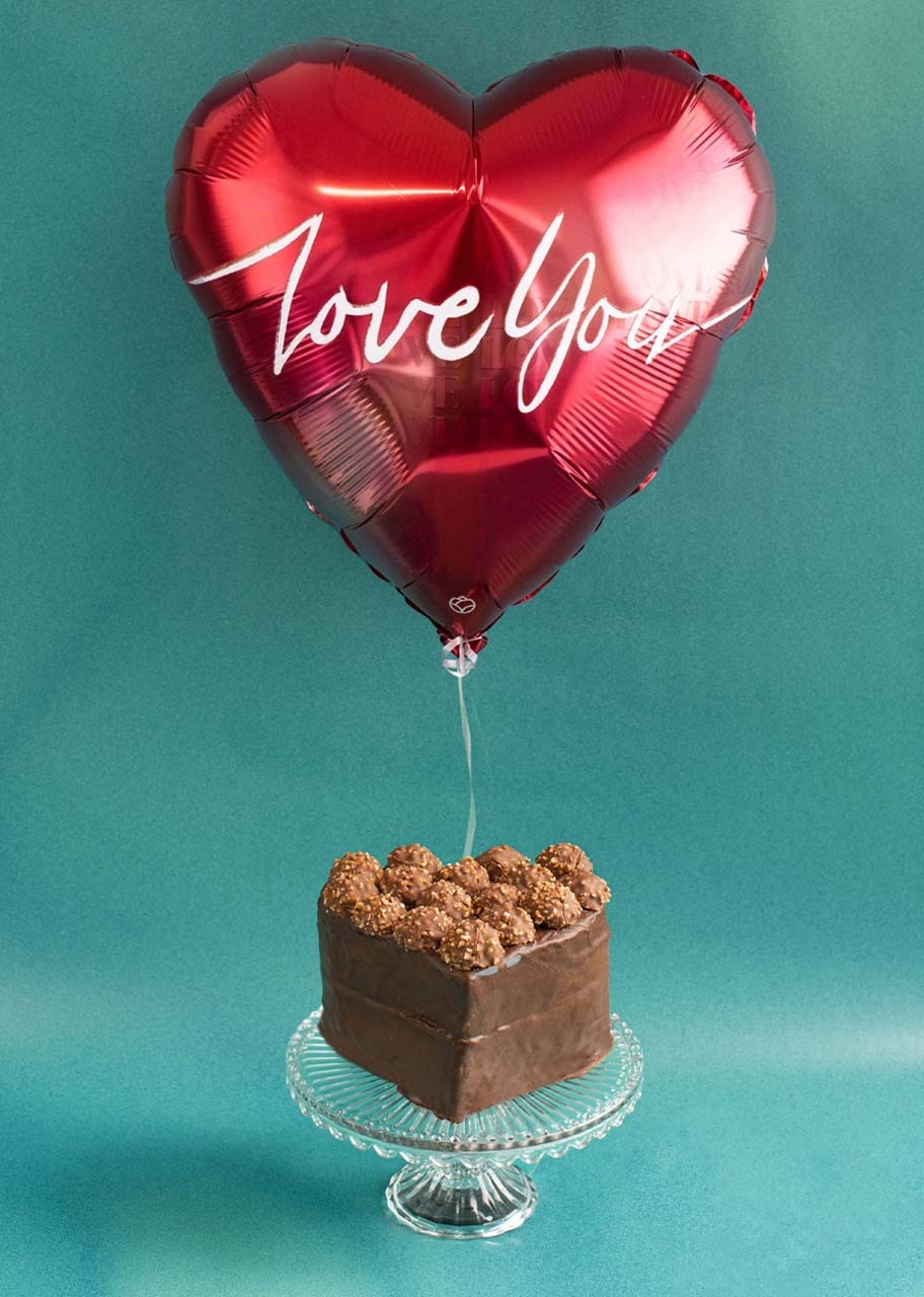 Imagen para Globo Love You y Pastel Ferrero Corazón Divinata - 1