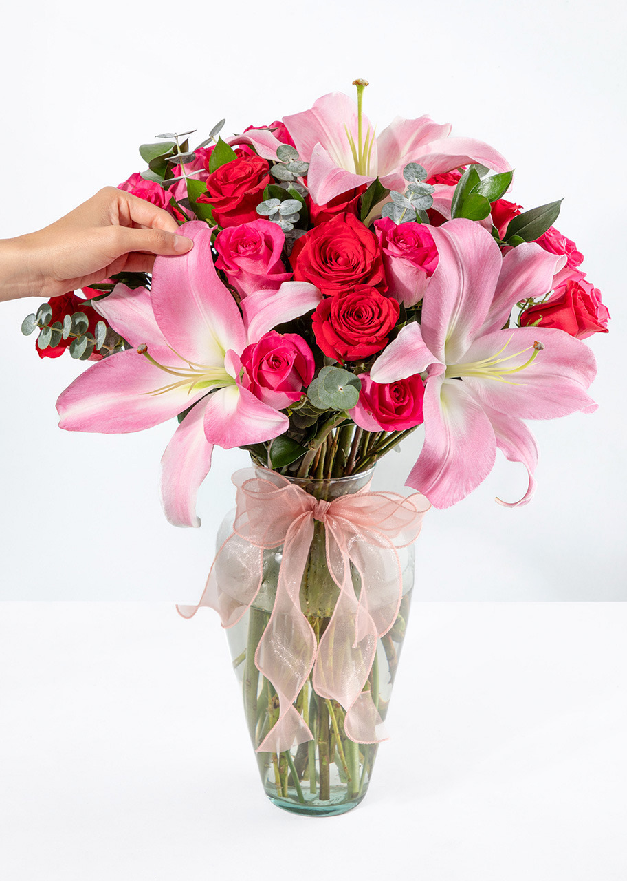 Imagen para Jarrón de Rosas Rojas y Stargazers con Mini Foto - 2